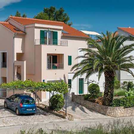Apartments Seric Vrboska Exterior foto